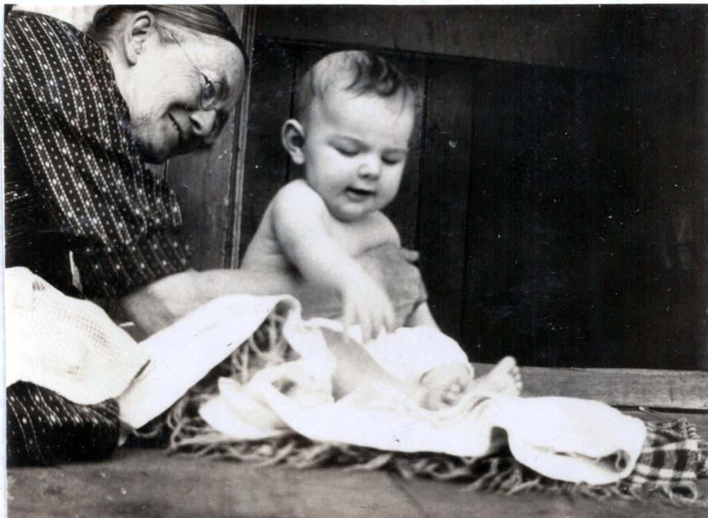 Rogers Family Gramma Birdie Album_00024A
